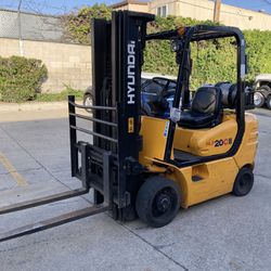 Hyundai Forklift 4000 LB CAP LOW HOURS