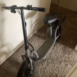 Flex voyager E-scooter with a seat