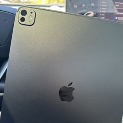 ipad Pro M4 (with Charger)