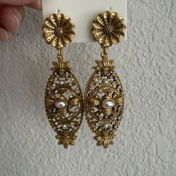 Women’s vintage Gold Filigree Bee Earrings
