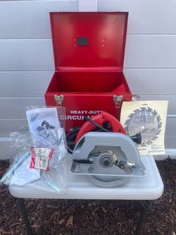 7 1/4” Milwaukee Corded Circular Saw , Metal Case & accessories