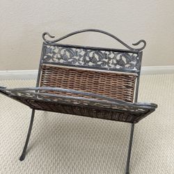 Foldable Iron Wicker Magazine Rack/Holder