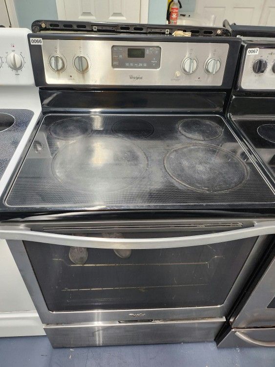 Whirlpool DELIVERY AVAILABLE! Electric Stove Standard Size