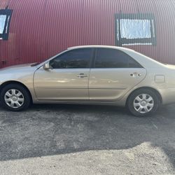 2004 Toyota Camry 
