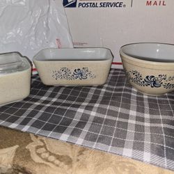 Vintage Pyrex HOMESTEAD pattern Refrigerator Bowls