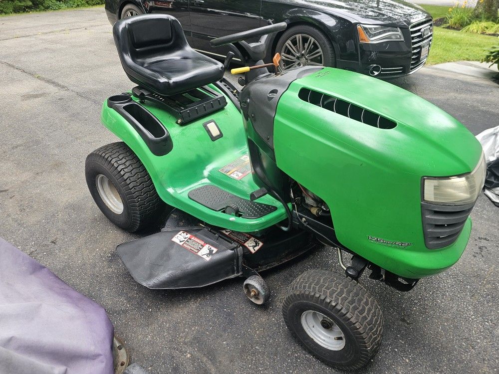 Sabre John Deere Automatic 42" Cut Riding Lawn Mower Good