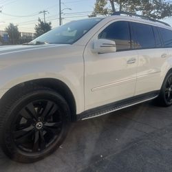 Mercedes Benz GL 550 