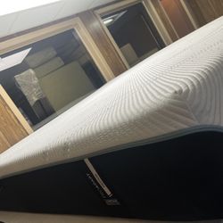 King Mattress Tempur/pedic Proadapt Midium 