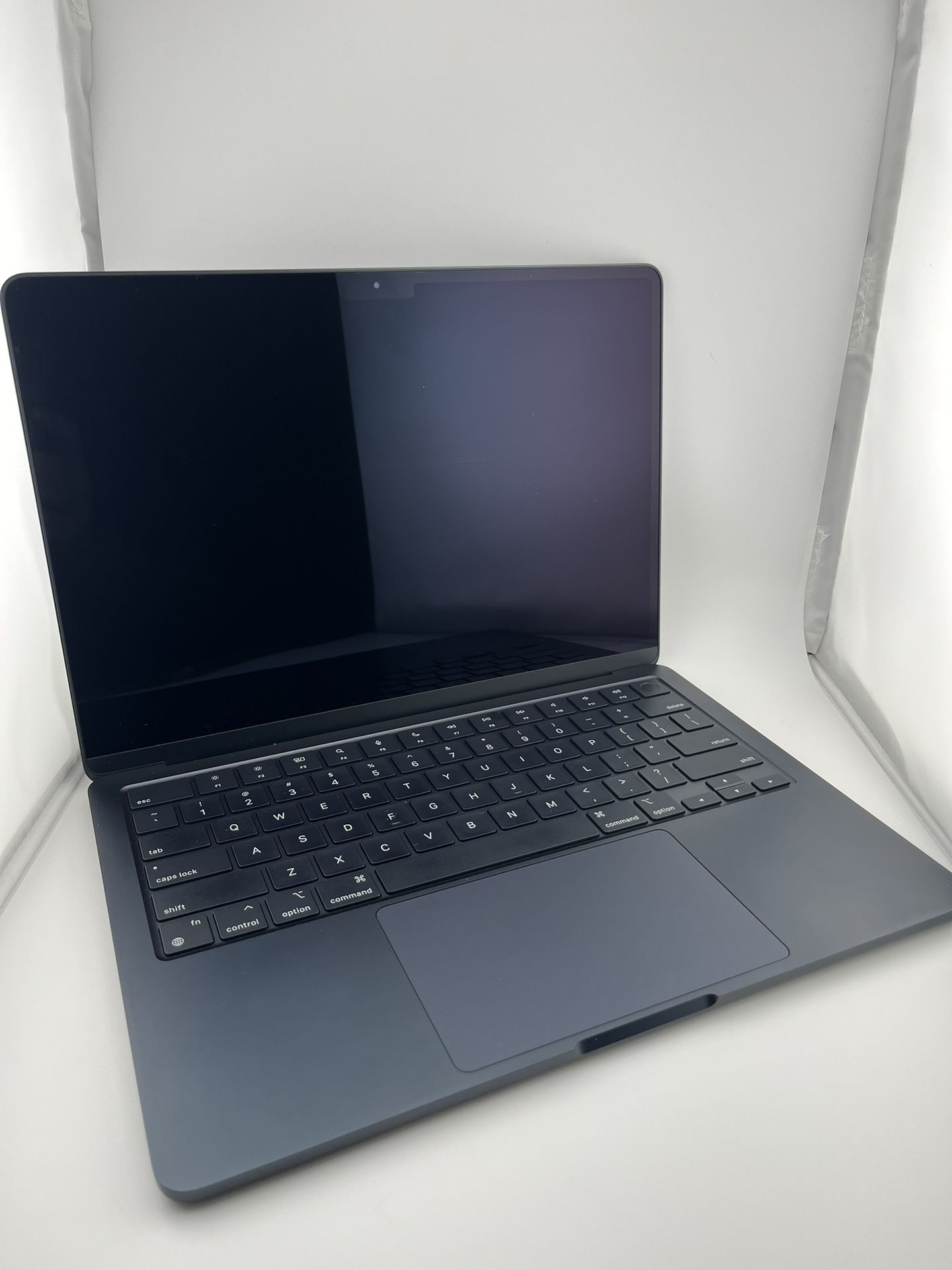 Apple MacBook Air, 2022. M2 Chip, 8GB, 512GB SSD
