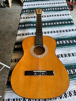 guitar acoustic mediana