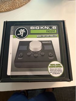 Big knob passive monitor controller