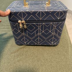 Make up storage box