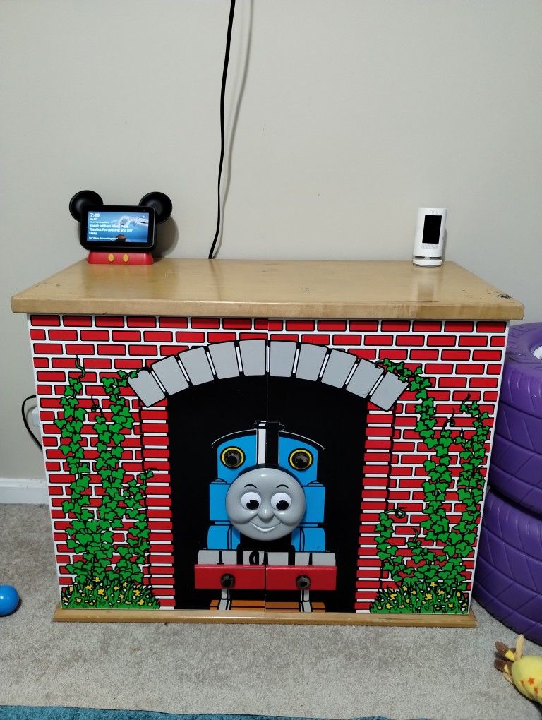 Vintage Thomas Train Tv Stand Storage
24" tall x 30" wide. Great shape. Normal wear. Strong wood. Thomas the Tank Engine Train.