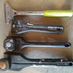 3 Paint Scrapers & 1 Wallpaper Scraper / Remover Tool