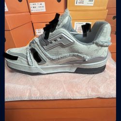 Lv Shoes Trainer Grey 