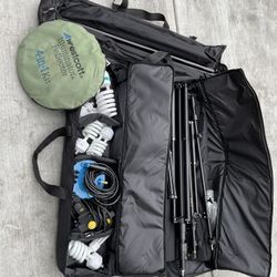 Profesional photography kit includes: Backdrop 12’X12’ with 3 cloth backdrops White and black umbrellas 4 in 1 reflecting kit Spider Lite Lighting ki