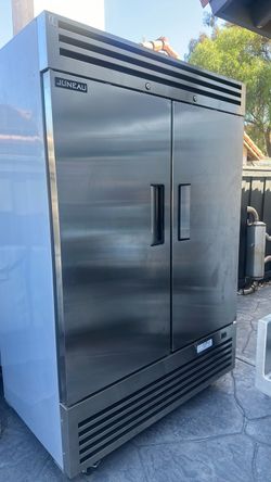 2 doors reach in refrigerator