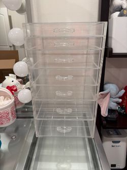 Acrylic makeup organizer