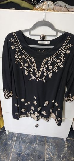 Blusa Negra Bordada.Talla M