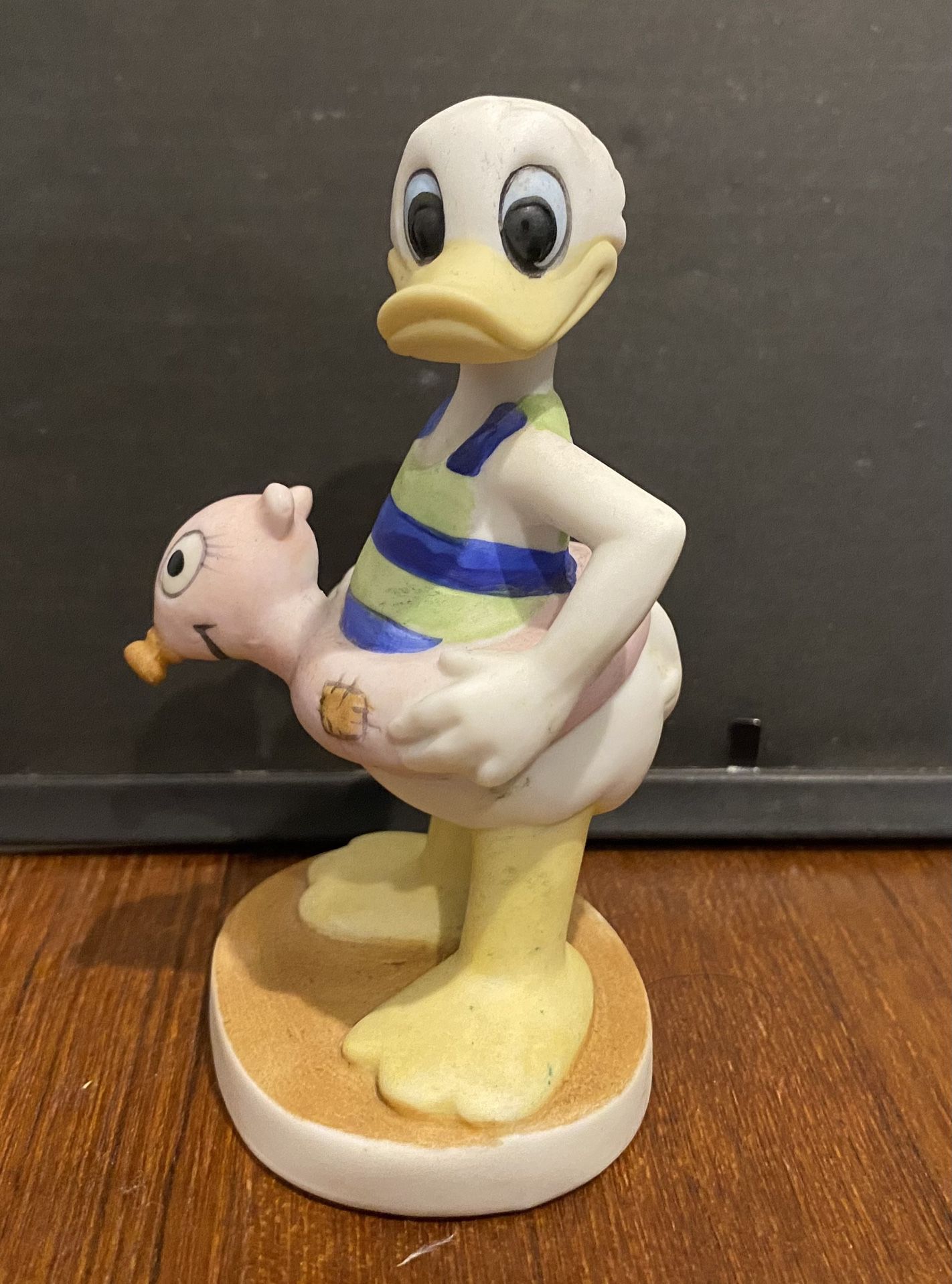 Donald Duck At The Beach Figurine Walt Disney Productions 