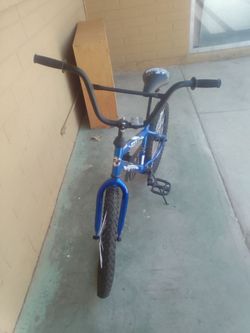 HUFFY BOYS BIKE (NEW)