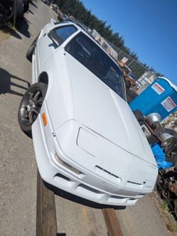 Parting out 1990 Dodge Daytona parts