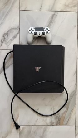 PS4 -LIKE NEW INC Controller