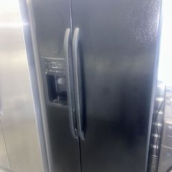 ❄️ GE Side-by-Side Refrigerator – Clean & Works Great! ❄️