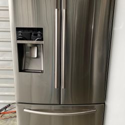 Samsung refrigerator french door stainless with water and ice dispenser dimensions 68 7/8 height 35 7/8 width 32 depth in excellent working condition 