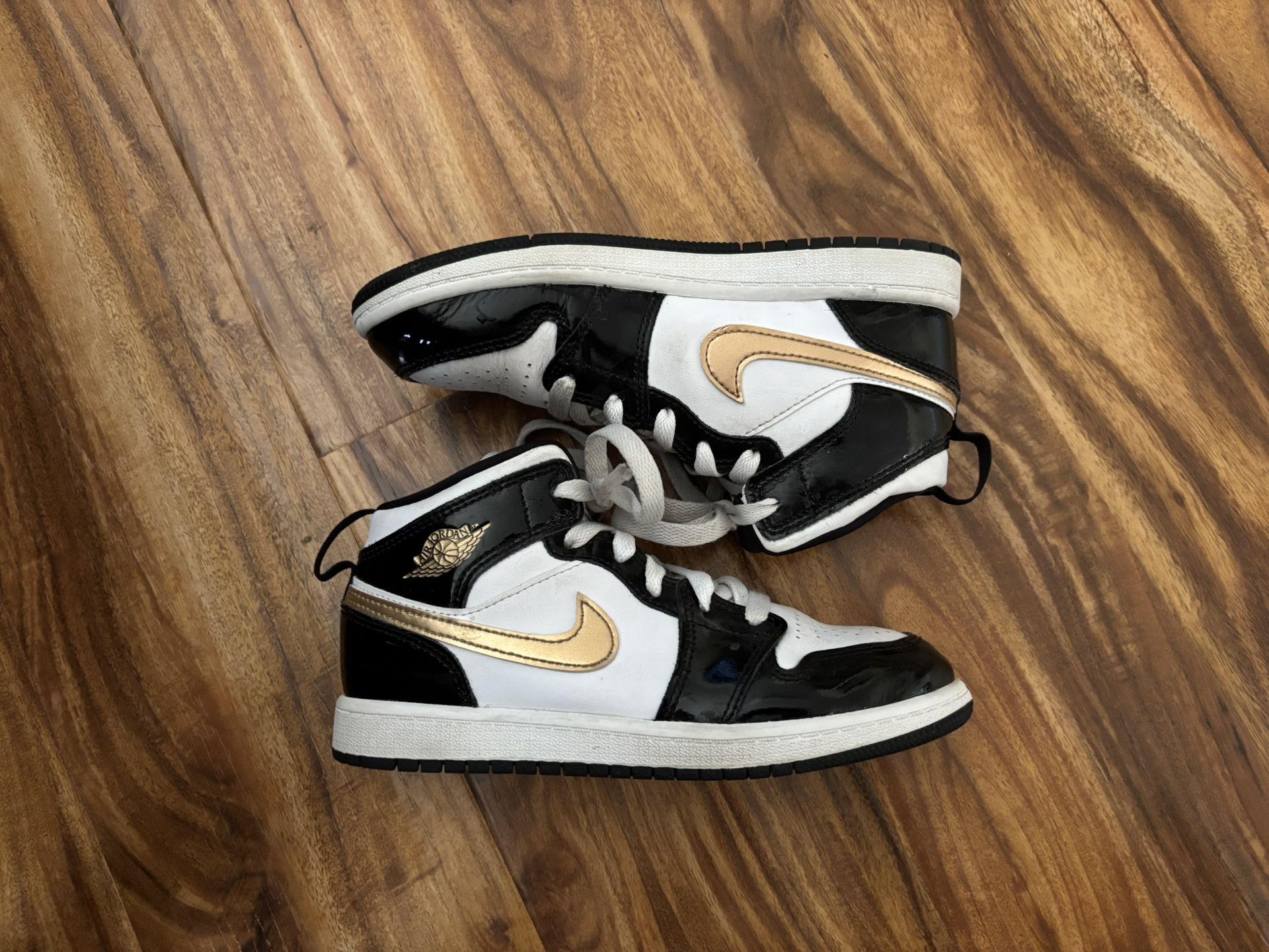 2019 Air Jordan 1 Mid Patent SE PS 'Black Gold SZ 2Y