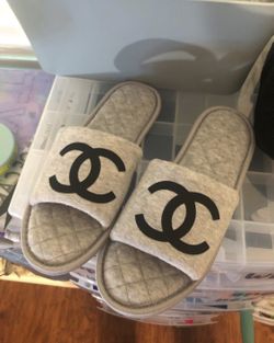 Women’s slippers designer