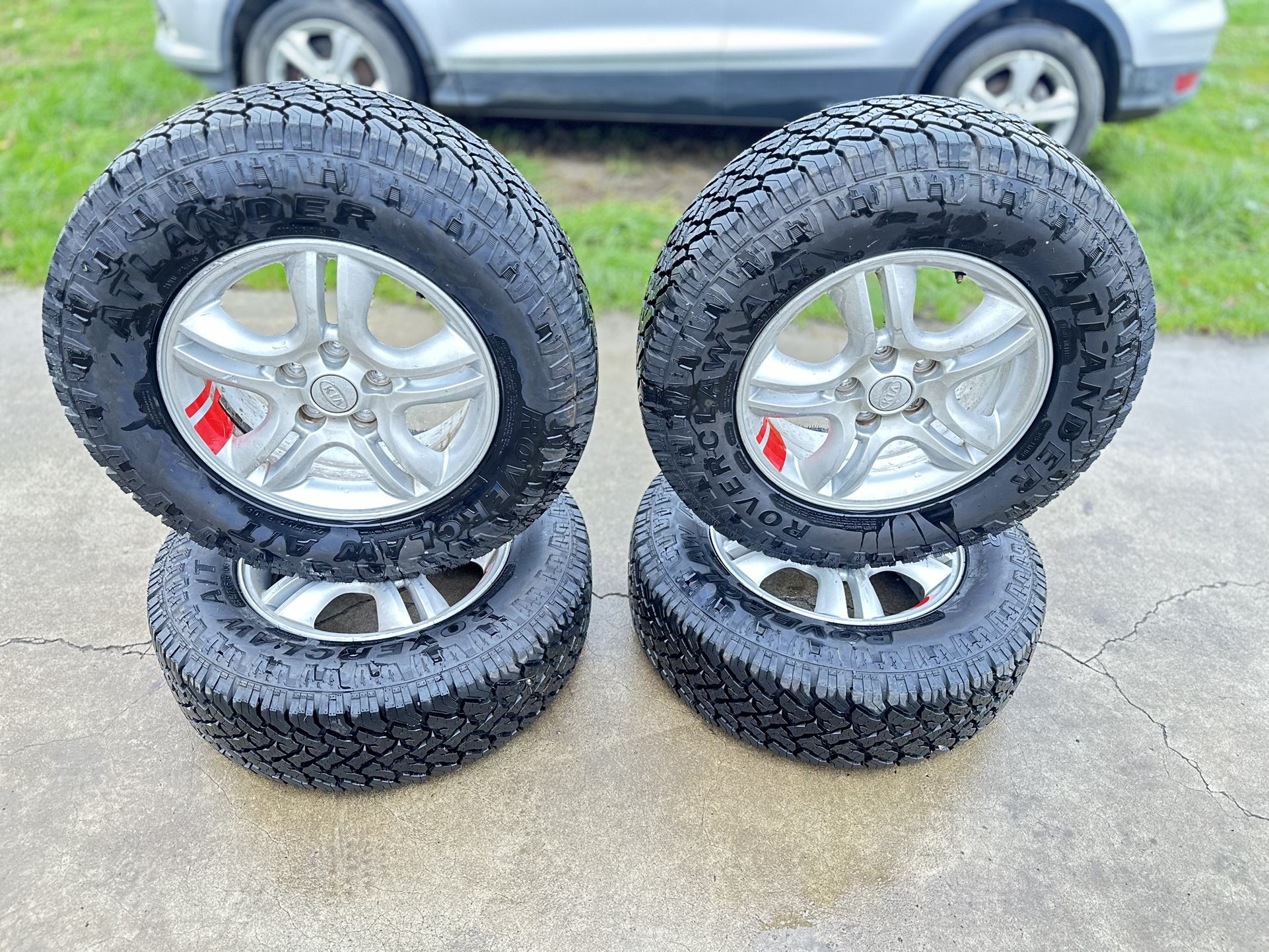 2005 Kia Sportage Tires and Wheels all terrain 236/70R16