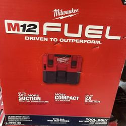 Milwaukee 12 V.      Vacuum. 