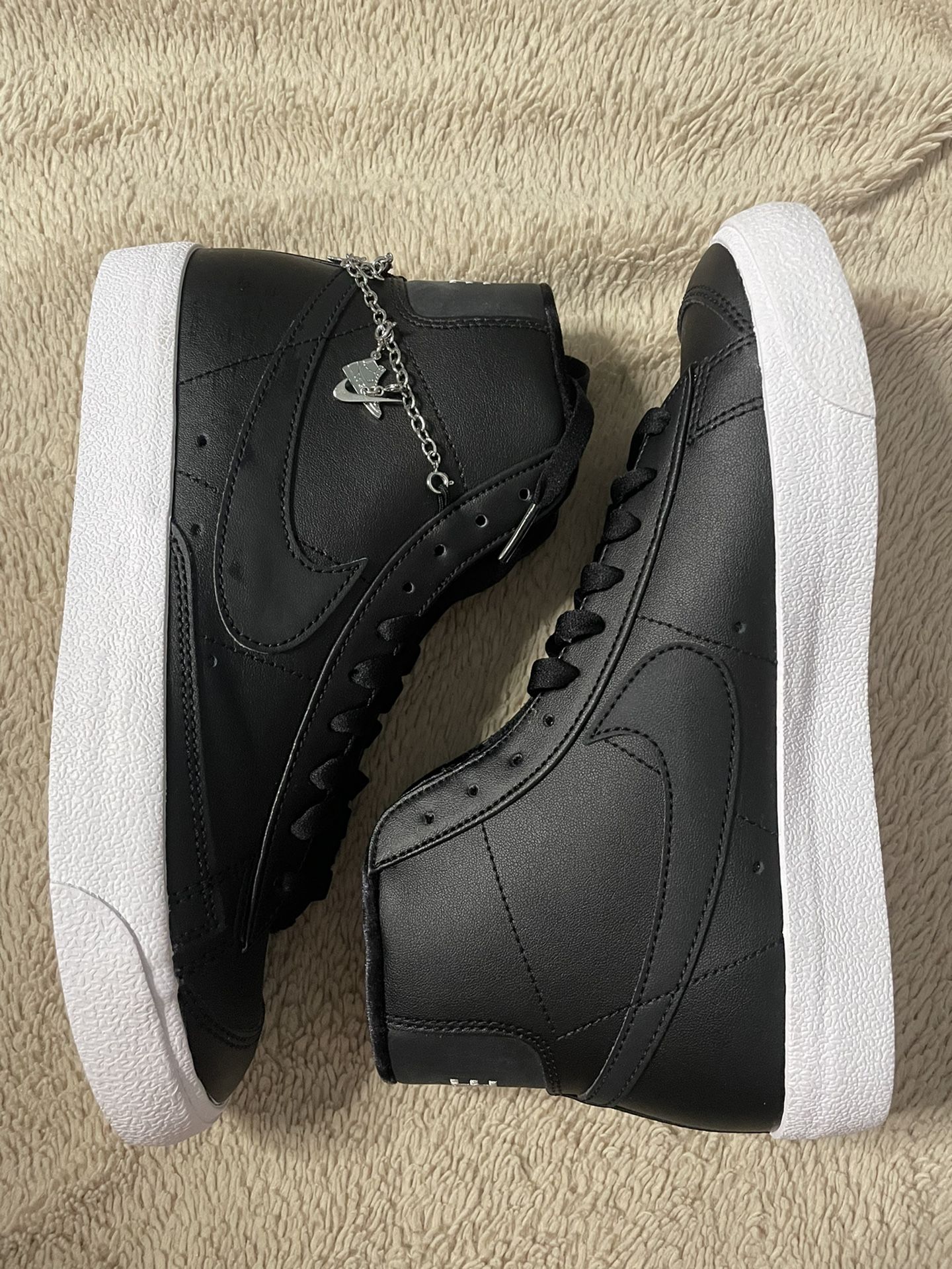 Nike Women blazer Sz8.5