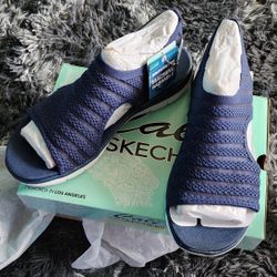 Brand New Womens Cali From Skechers Yoga Foam Navy Sz 10 Sandals 