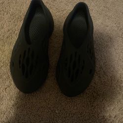 size 7 yeezy foam runners