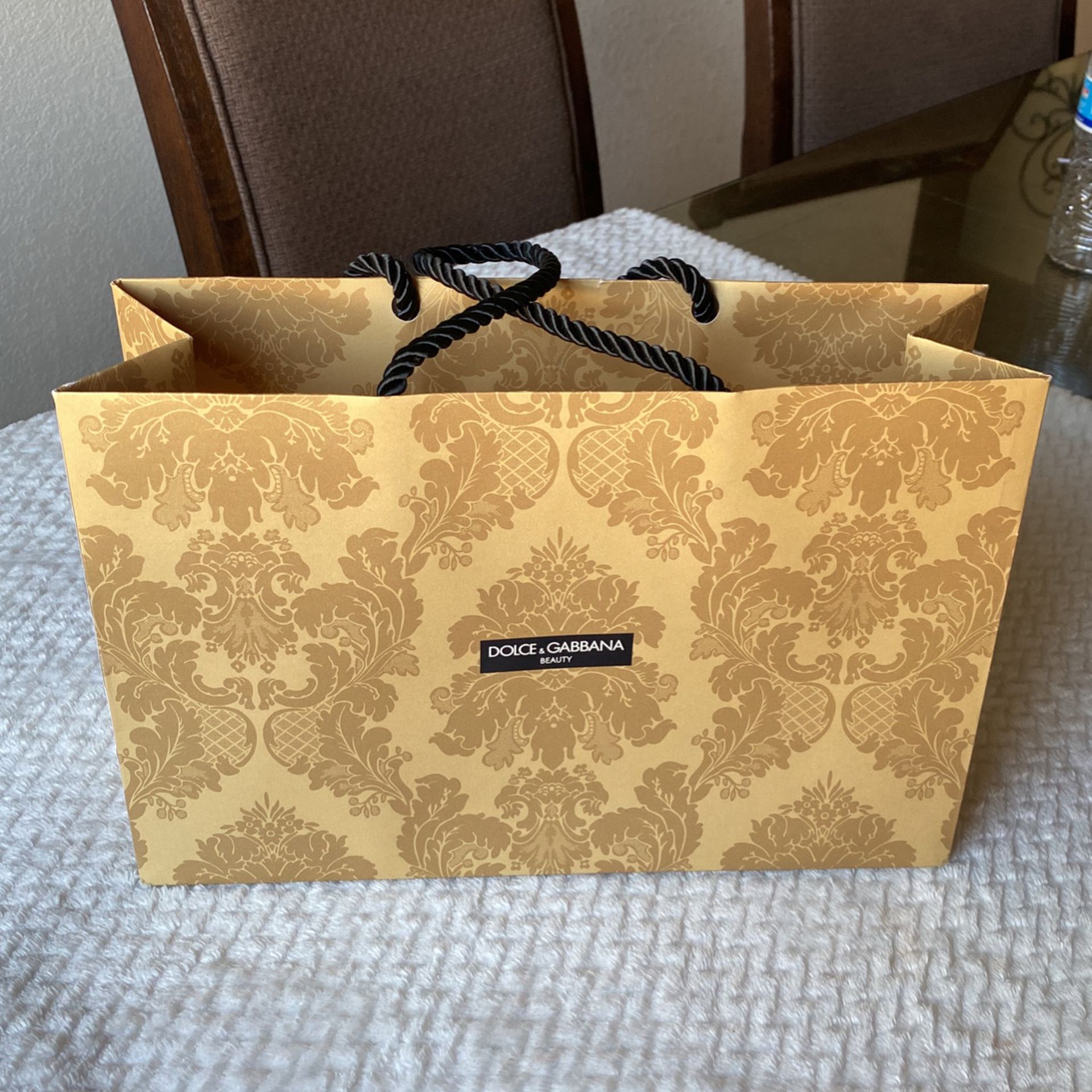 Dolce & Gabbana Paper Bag for Sale in Arrowhed Farm, CA - OfferUp