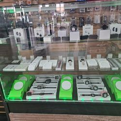 APPLE WATCH & SAMSUNG WATCH 