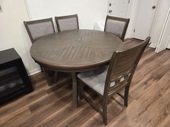 Round Dining Table Set with 4 Chairs