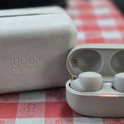 Sony WF - 1000 Xm4 Noise Cancelling Earbuds 