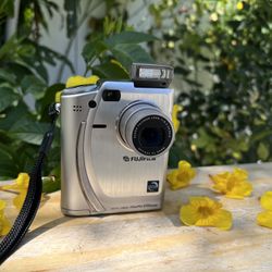Fujifilm FinePix 4700 Zoom Digital Camera