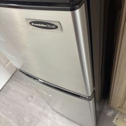Refrigerator And Freezer 