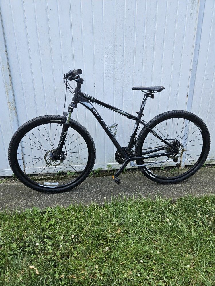 Giant REVEL Mountain Bike