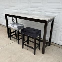 Countertop Island With Stools And USB Connection 