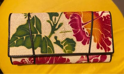 Gorgeous Genuine STINGRAY Leather Women’s Wallet Floral Pattern