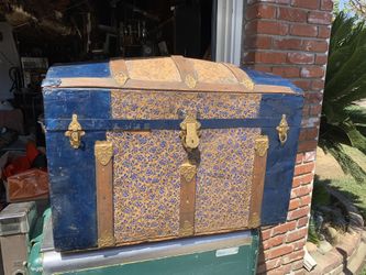 Antique Steamer Trunk 