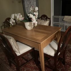 Nice Dining Table And 4 Chairs