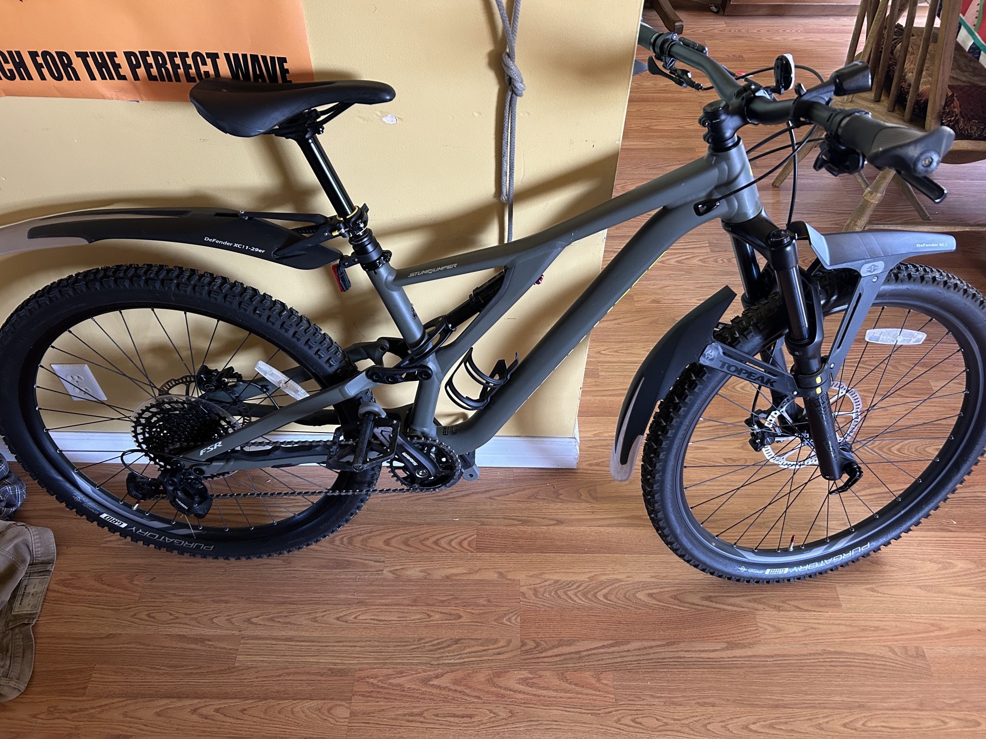 2019 or 2020 StumpJumper Like New In Storage Army Green