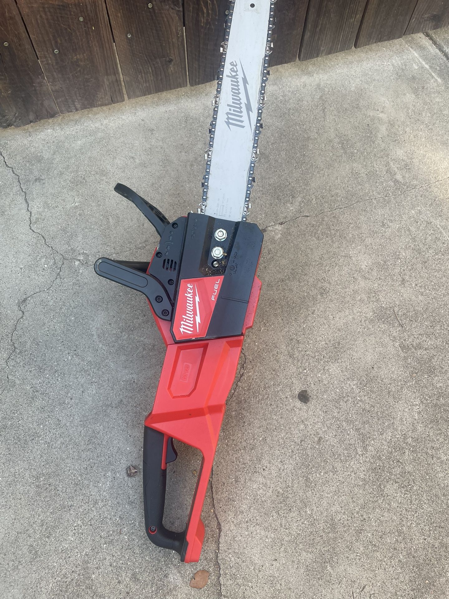 M18 FUEL 16 in. 18V Lithium-Ion Brushless Battery Chainsaw (Tool-Only)