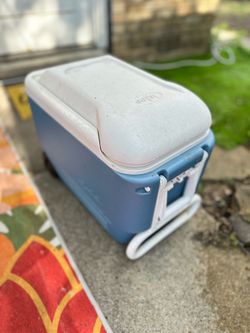 Igloo MaxCold 40-quart Roller Cooler